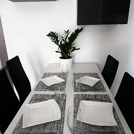 2 Bedroom 5min From The Sea *