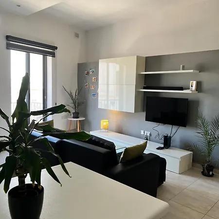 2 Bedroom 5min From The Sea