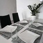 2 Bedroom 5min From The Sea